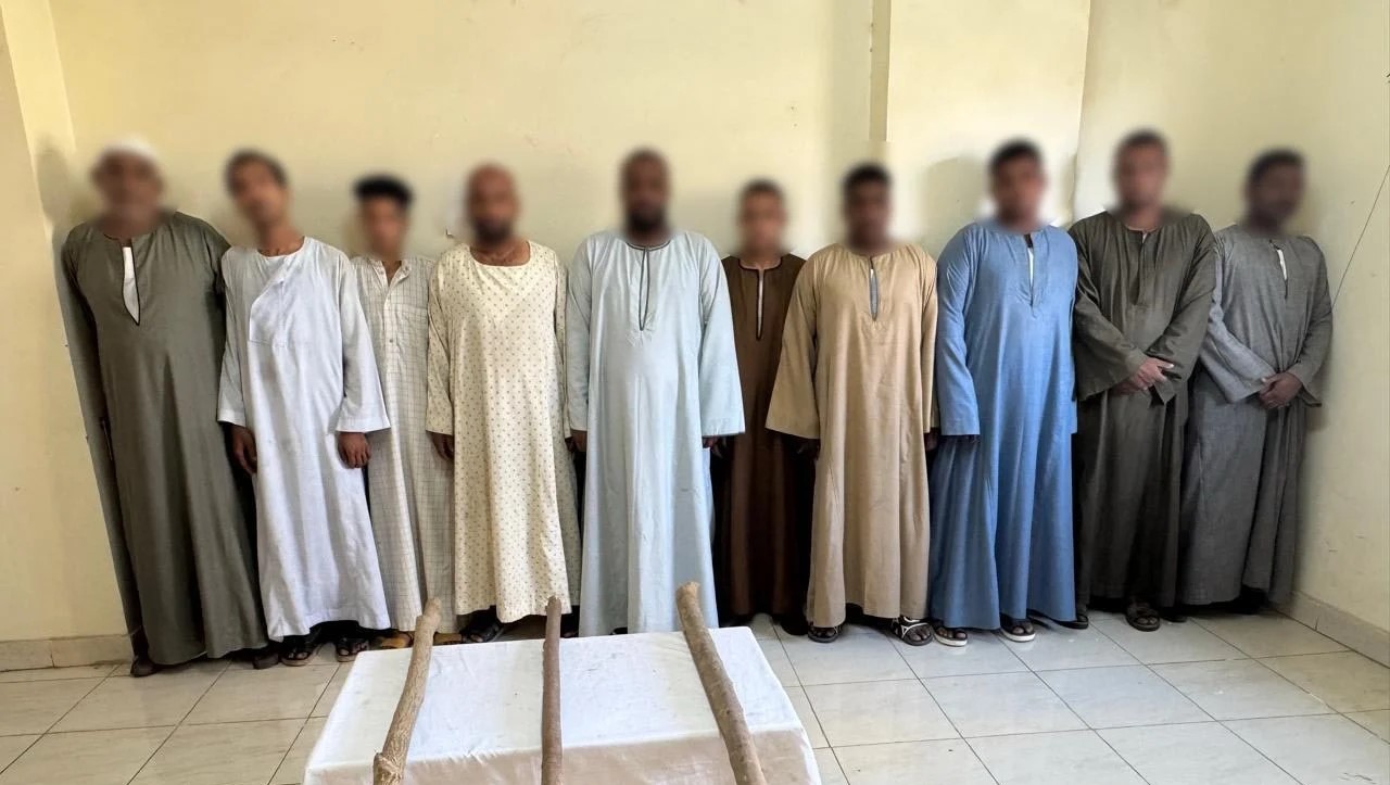 القبض على 10 منهم.. أنصار مرشح خاسر يقذفون اللجنة الانتخابية بالطوب